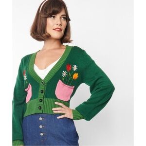 Smak Parlour Green Floral Embroidered Crop Cardigan